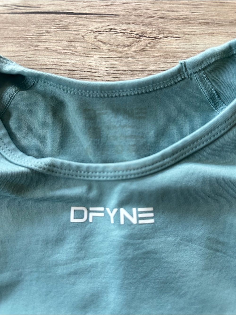 DFYNE Teal Seamless Cropped Short Sleeve Workout Top - Picture 2 of 3